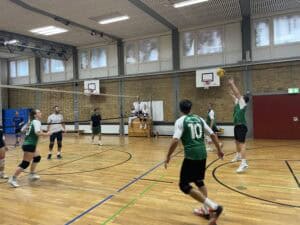 Weit gereist und gewonnen: Abi 03/07 gewinnt Volleyballturnier des Fördervereins