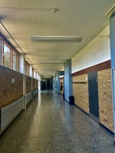 Sommerferien 2026: Die Schule ist leer.