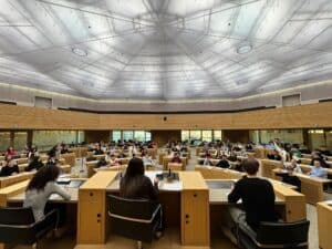 Demokratieerziehung: Landtagsbesuch der Klassen 9